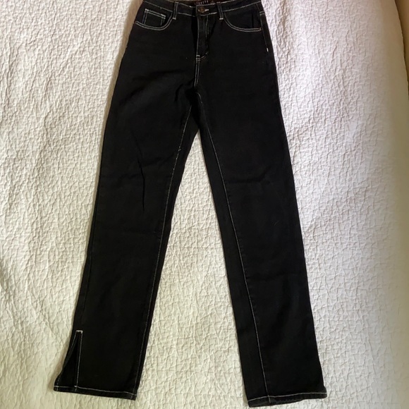 Lioness Alabama Jeans in Black - Picture 2 of 5